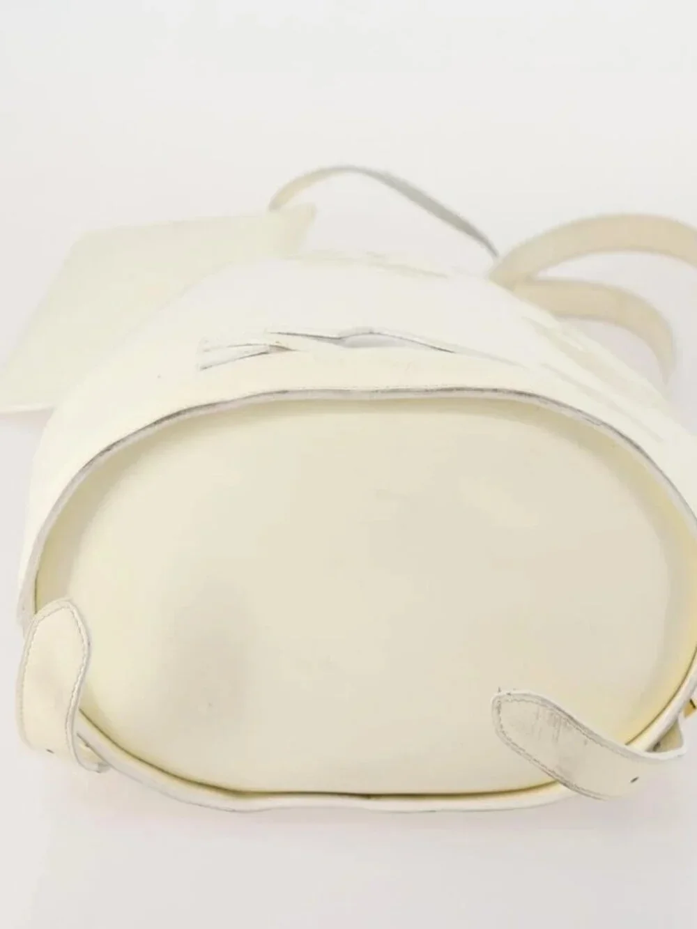 Salvatore Ferragamo Backpack Patent leather White Gold Auth 173783